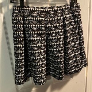 NWOT Black and White patterned skater skirt